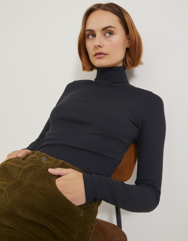 CAMISETA DE CUELLO VUELTO Y PUNTO ACANALADO DE MUJER DE JJXX