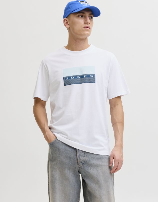 CAMISETA CON DIBUJO Y LOGO FRONTAL DE HOMBRE DE JACK AND JONES